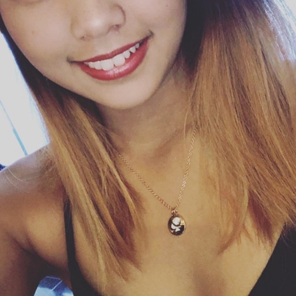 KATE SPADE • White Spot The Spade Necklace - Picture 4 of 8